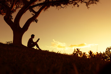 你认为羽毛球技术很强的男单选手都有谁？