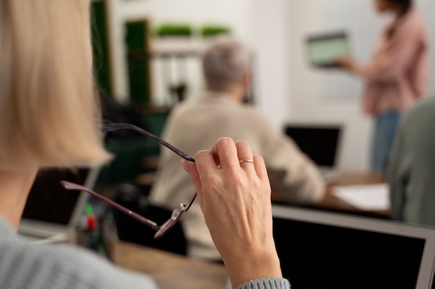 戴尔笔记本电脑指示灯